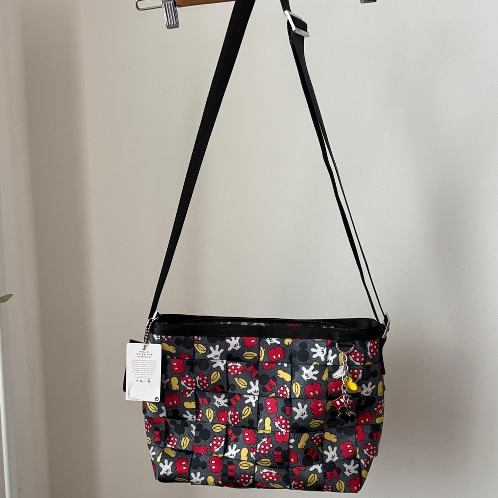 New Harvey's Seatbelt Mickey I Love You to Pieces Tote - Picture 4 of 11